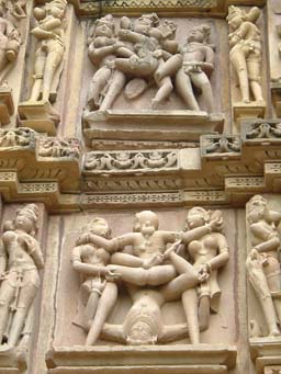 Statua di Kamasutra a Khajuraho