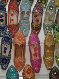 Le scarpe colorate a Jaipur, India